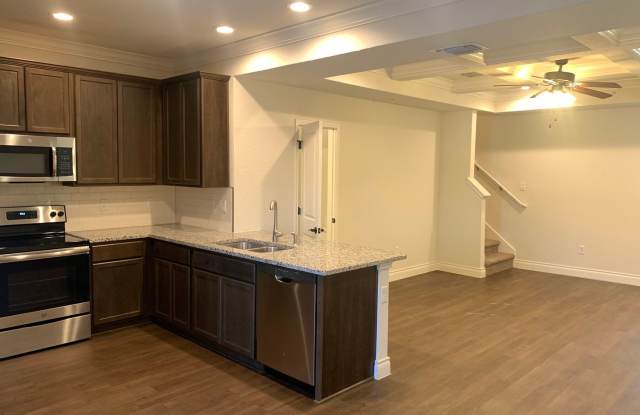 3/2.5/1.5 /Includes Fridge, Washer & Dryer / Oversized 1 Car Garage / Fenced in Yard /  NBISD Gallery 4