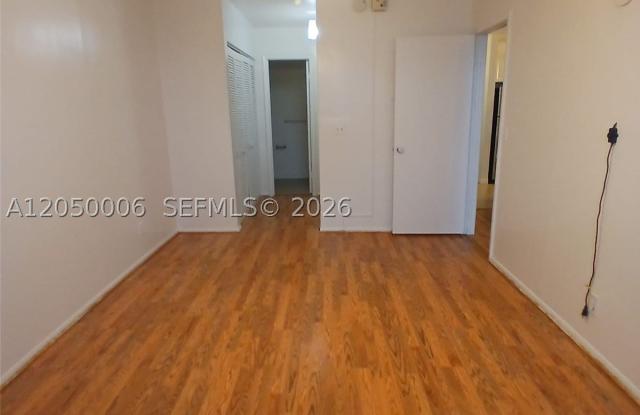 2501 Riverside Dr Gallery 3