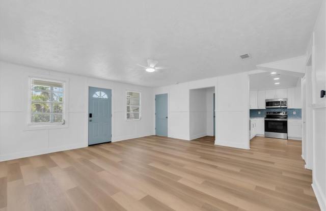 358 BOCA CIEGA Drive Gallery 4