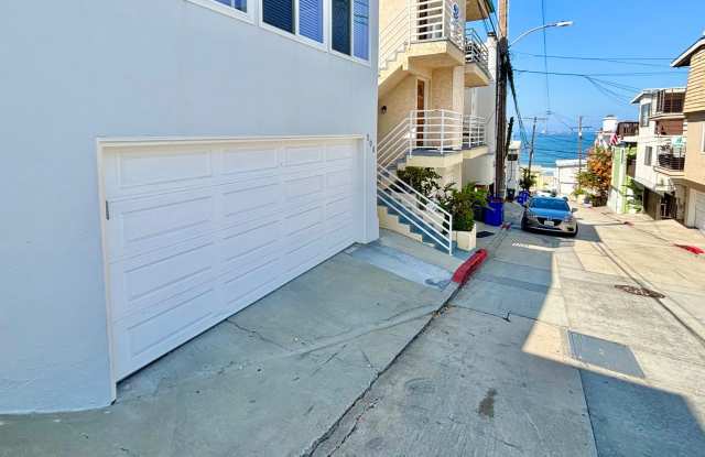 One block from beach with Garage! - 208 Seaview Street, Manhattan Beach, CA 90266