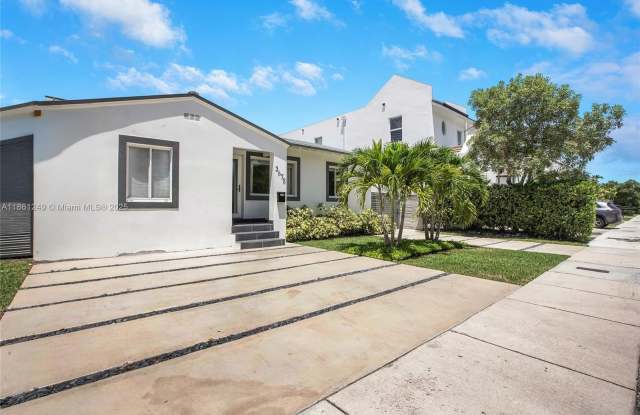 3675 SW 26th St photos photos