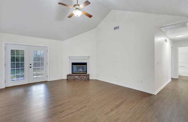 MOVE IN READY (SMALL DOGS ONLY) Gallery 4