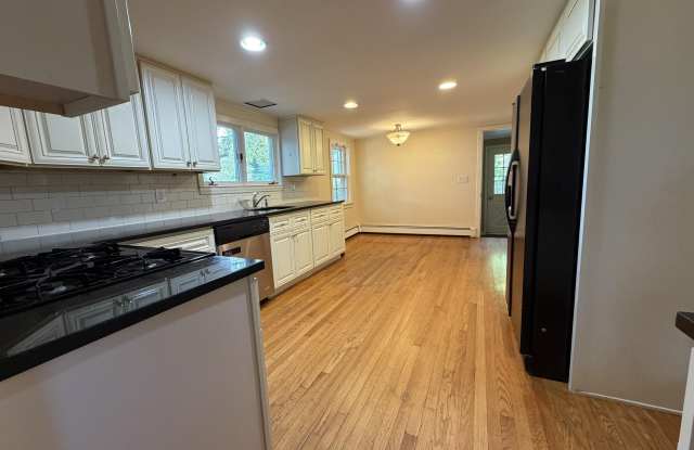 169 Kings Highway Gallery 4
