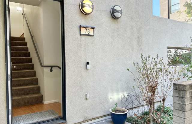 Contemporary 2-Bedroom Condo at the Heart of NOBE - 73 City Limits Circle, Oakland, CA 94608