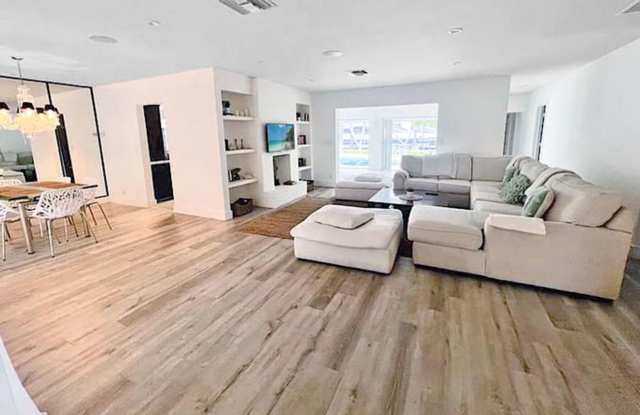 1919 Sunrise Key Boulevard, Fort Lauderdale, FL 33304 - 3817 Gallery 4