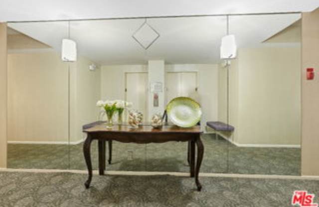 10787 Wilshire Boulevard Gallery 4