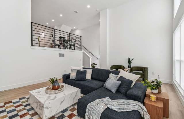 A charming coastal townhouse, just minutes from downtown St. Pete! Gallery 3