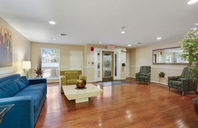 244 13th Street NE # 310 Gallery 3
