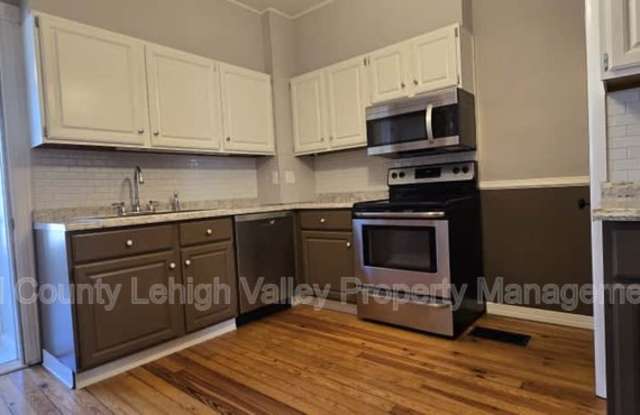 45 Evergreen St - 45 Evergreen Street, Nazareth, PA 18064 45 Evergreen St - 45 Evergreen Street, Nazareth, PA 18064