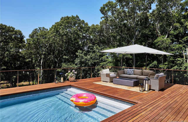 11925 Soundview Avenue photos photos