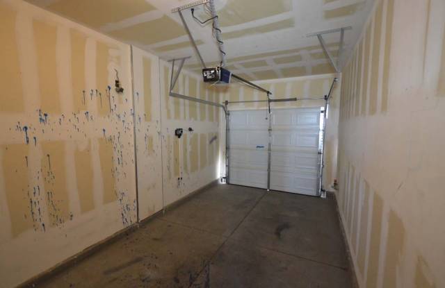 Spacious 3-Bedroom Henderson Home with Dual Garages! Gallery 4