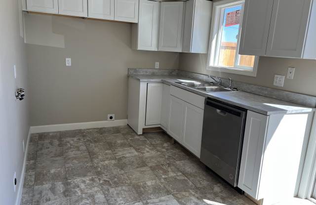 2102 Southeast Jefferson Street - 2102 Gallery 2
