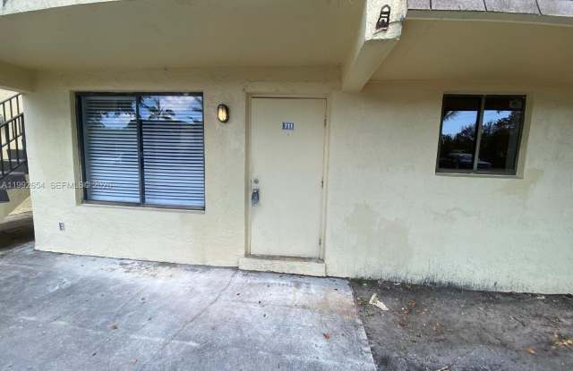 1045 S Flagler Ave photos photos