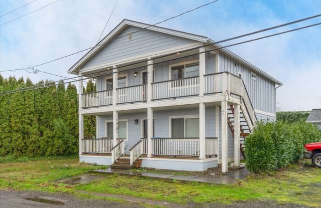 1111 Grand Avenue - 1111 Grand Avenue, Centralia, WA 98531