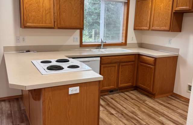 443 South Ivy Street - 443 South Ivy Street, Canby, OR 97013