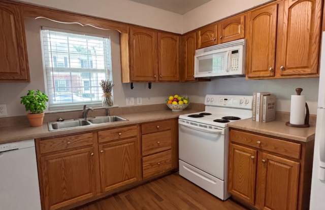 Spacious 2-bedroom, 2.5-bathroom condo in Chapel Watch photos photos