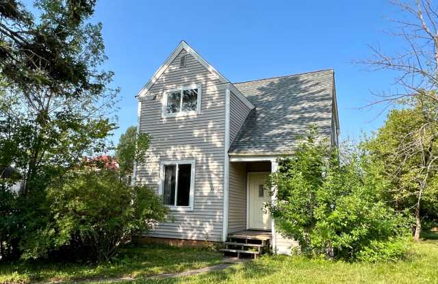 AVAILABLE FEBRUARY - Spacious 3bd/2ba! - 1227 Grand Avenue, Superior, WI 54880