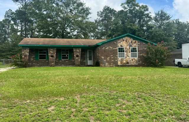 Charming 4-Bedroom Home in a Great Neighborhood with a Spacious Yard! photos photos Charming 4-Bedroom Home in a Great Neighborhood with a Spacious Yard! photos photos