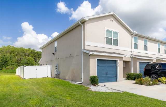 2942 FIELDWOOD Circle Gallery 1