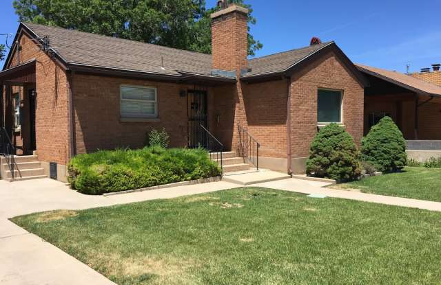 4 bed - 2 bath Charming single family home walking distance to everything! photos photos
