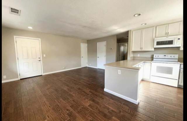 2660 Woodridge Court photos photos
