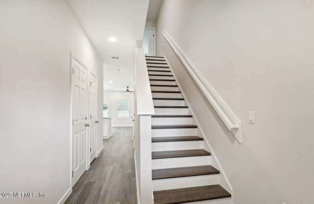 425 S 11TH Street Gallery 3
