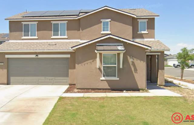 Spacious 2,668 Sq Ft 5BR/3.5BA Home with Solar, Garage & Pet-Friendly Gallery 1