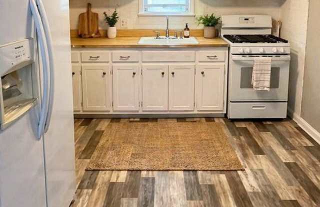 Spacious 2 Bedroom Home! Garage! Fenced in Backyard! Available Now! photos photos