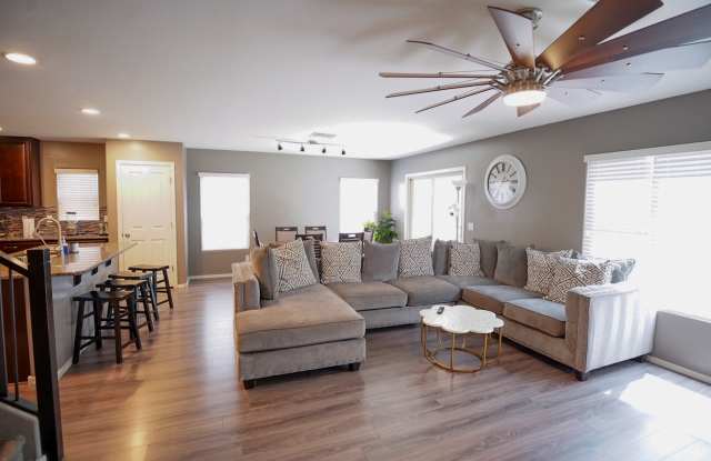 896 South Pheasant Drive Gallery 2