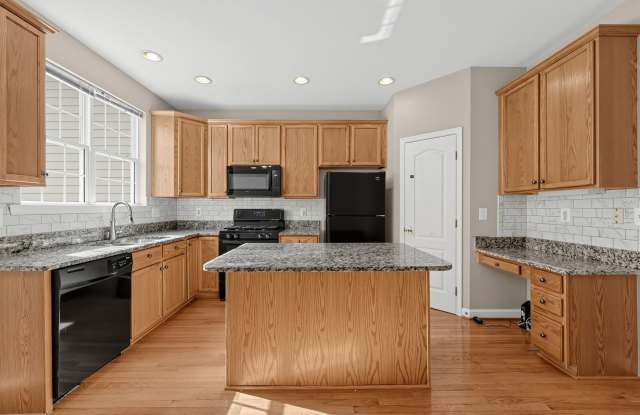 Stunning 3Bd/3.5Bth TH in the Serene Grove at Huntley Meadows Community! photos photos
