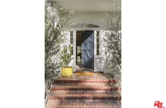 5015 LOS FELIZ Gallery 3