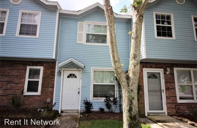 7630 Colonial Ct - 7630 Colonial Court, Town 'n' Country, FL 33615
