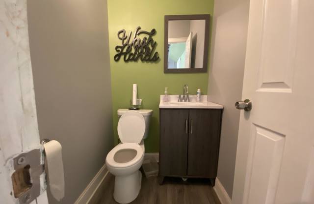 5742 W. Chicago Avenue - 1 East Gallery 4