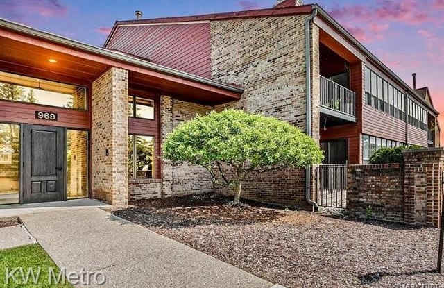 969 GREENVIEW photos photos