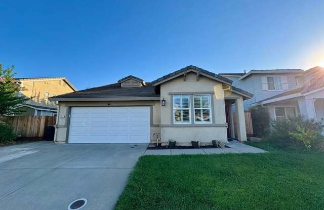 Beautiful home located in a desirable Roseville neighborhood photos photos