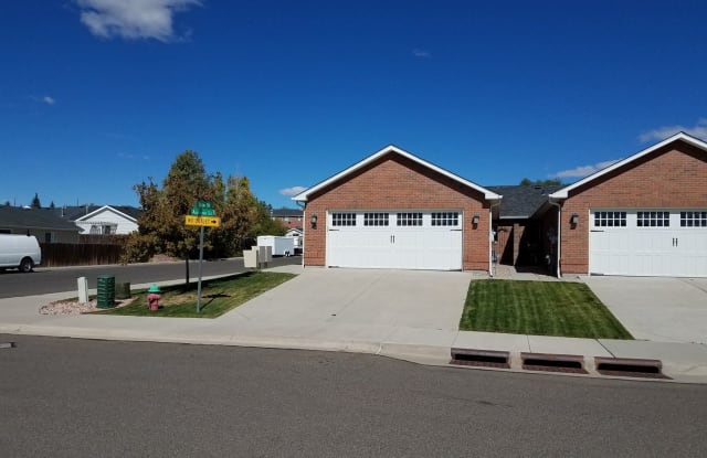 402 Appletree Lane - 402 Appletree Lane, Cheyenne, WY 82009