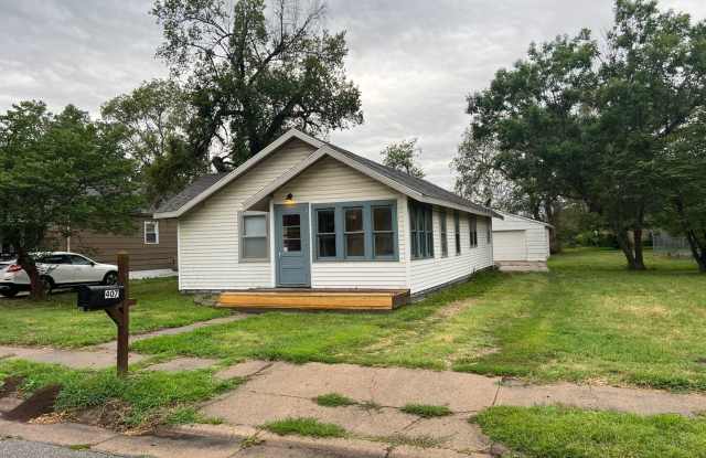 407 Justice - 407 Justice Street, Hutchinson, KS 67501