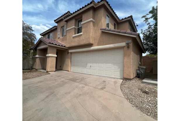 Wonderfully refreshed 3 bedroom home featuring fresh paint and new flooring throughout. Upgraded Stainless steel appliances in the Kitchen, and a nice backyard with flagstone patio. Gallery 1