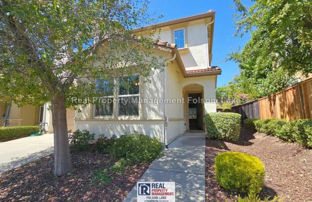 Spacious 4-Bedroom 3-bathroom Folsom Home on Quiet Court – Walk to Folsom Lake Gallery 1