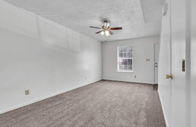 293 Stateline Road, Oak Grove - Section 8 Welcome - Two Weeks Free w/ Same Day Move-in Gallery 4