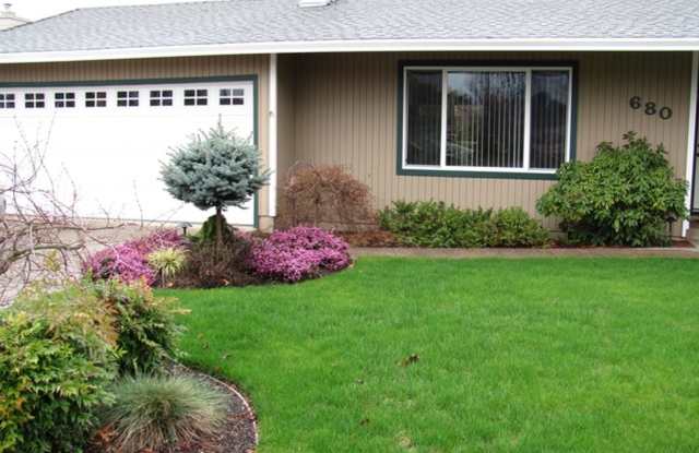 3 bedroom, 2 bathroom house located in Central Point - .18 acre lot - 680 Malabar Street, Central Point, OR 97502 3 bedroom, 2 bathroom house located in Central Point - .18 acre lot - 680 Malabar Street, Central Point, OR 97502