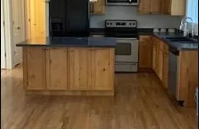 MOVE IN INCENTIVE 5 Bed 2.5 Bath Single Family Home in Martin Acres - 310 South 41st Street, Boulder, CO 80305