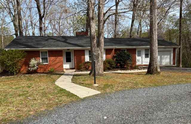 3 BED, 2 BATH BRICK HOME IN ASHEBORO! photos photos