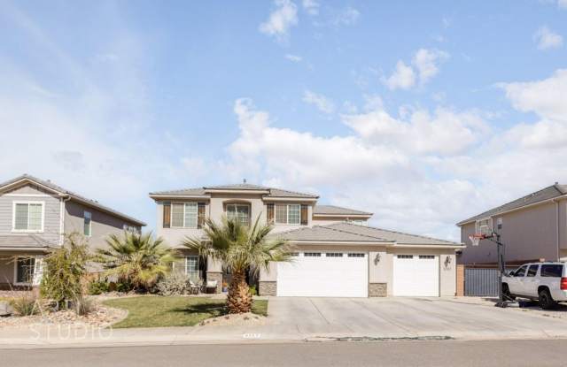 Beautiful 6 bed 3.5 bath Home! photos photos