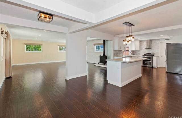 824 S Laurinda Lane Gallery 3