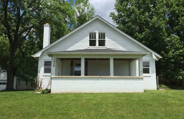 1909 E Rohrer Road Gallery 1