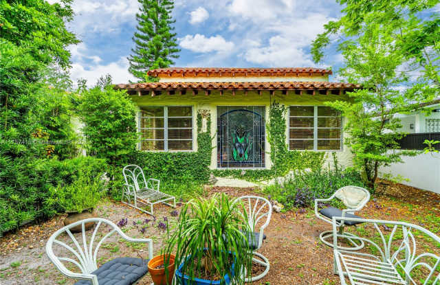 1107 Alhambra Cir - 1107 Alhambra Circle, Coral Gables, FL 33134