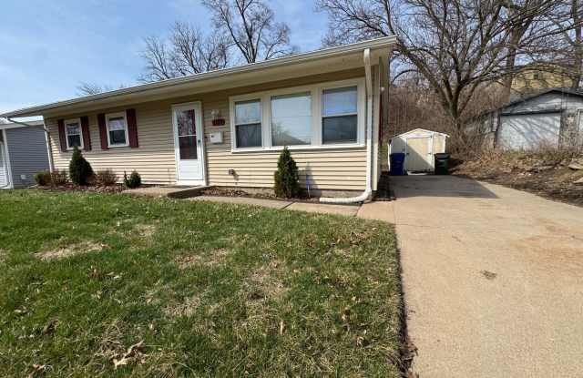 3 bedroom 1 bath home in Davenport - 1530 Spring Street, Davenport, IA 52803