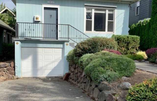 Lovely 2 Bedroom Home in the Heart of Queen Anne! - 1912 Nob Hill Avenue North, Seattle, WA 98109