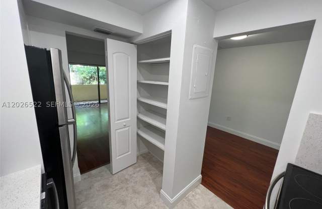 10415 N Kendall Dr Gallery 4